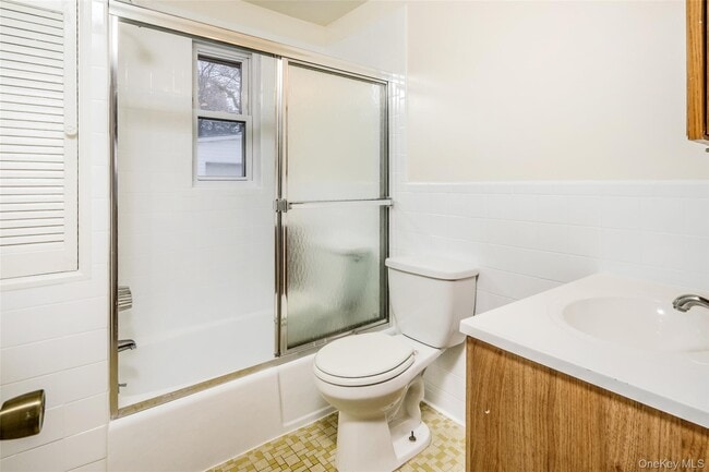 Building Photo - 721 River St