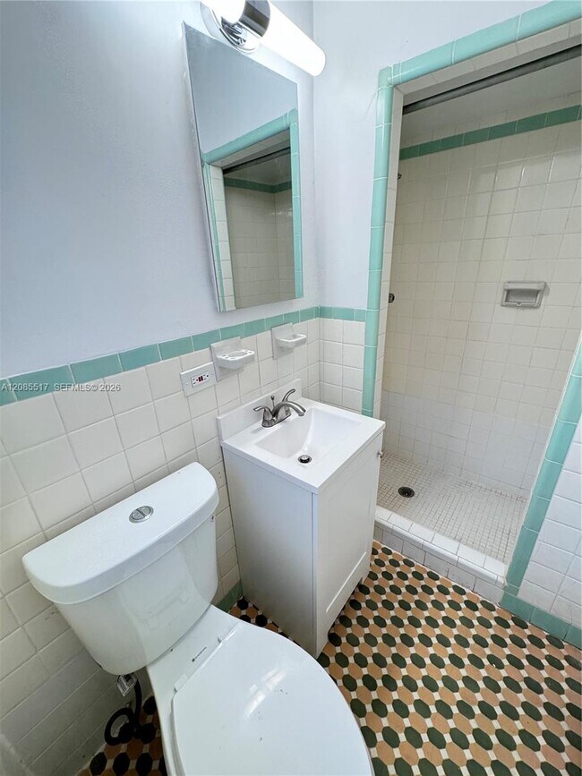 Building Photo - 2652 SW 23rd Ave
