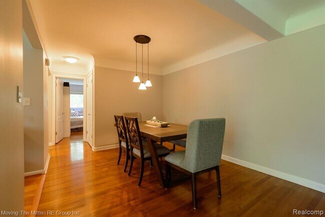 Building Photo - 487 N Eton St