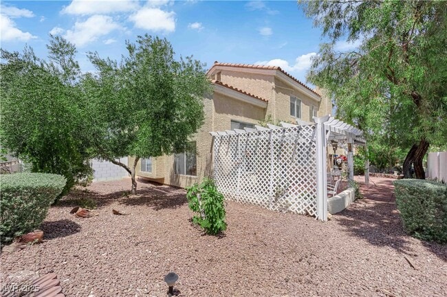 Building Photo - 2128 Desert Pines St