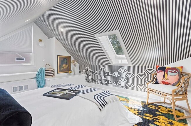 Building Photo - 724 Charles Allen Dr NE