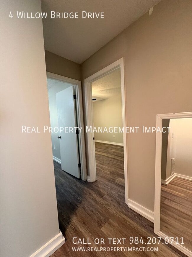 Building Photo - 4 Willow Bridge Dr