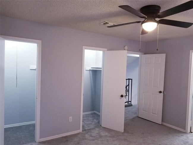 Building Photo - 8631 Valley Ledge Dr