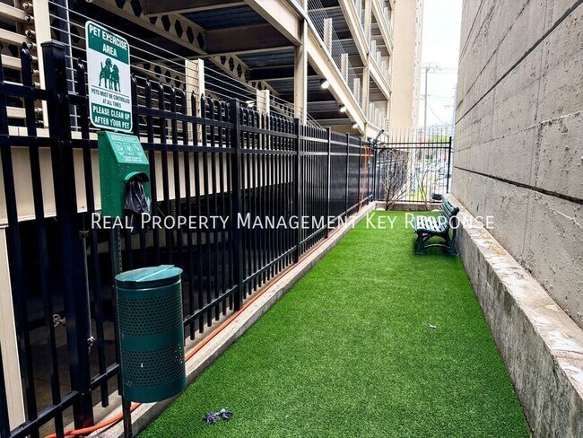 Building Photo - 1803 Broadway-#125