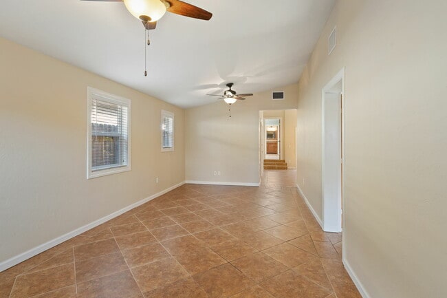 Building Photo - 824 Prince Ave