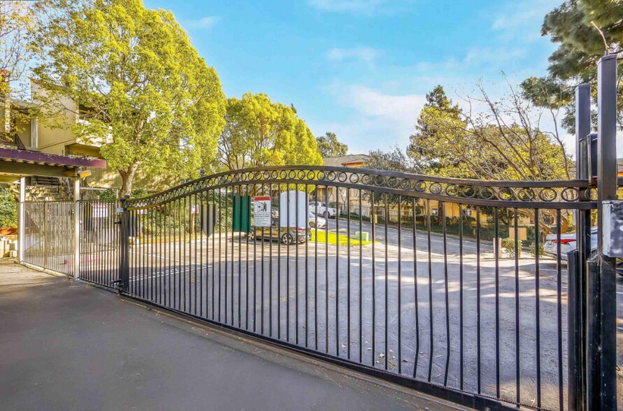 Building Photo - 1333 N Camino Alto