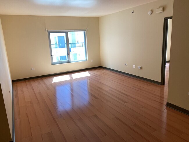 Building Photo - 425 W Beech St