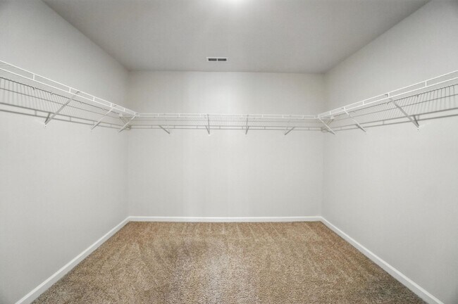 Building Photo - Stunning home, Move-in Ready!