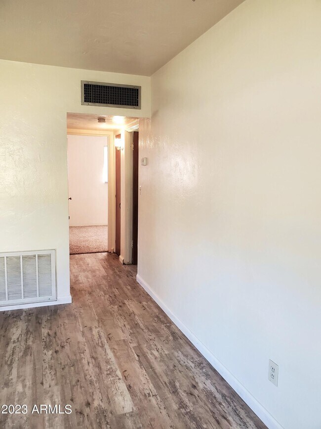 Building Photo - 1336 E Lemon St