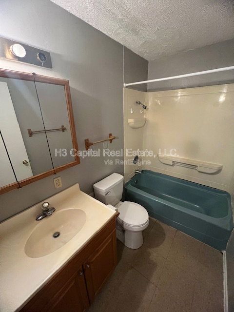 Building Photo - 400 George St