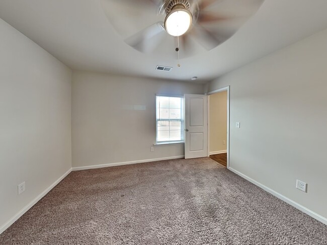 Building Photo - Apply today! Ashton Lakes