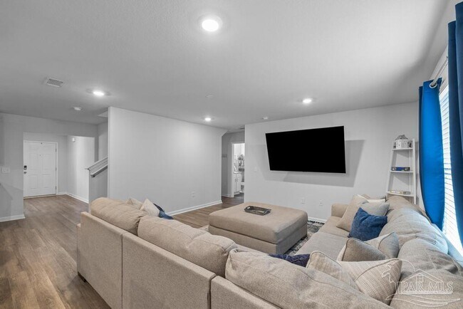 Building Photo - 5213 Peach Dr