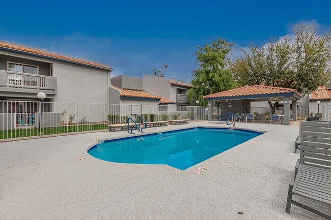 Building Photo - Fully Updated 2 Bed Mesa Condo | Quartz Counters + Pool & Spa
