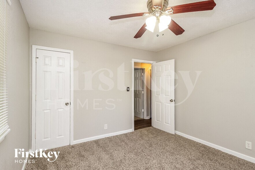 Building Photo - 7611 E 47th Terrace