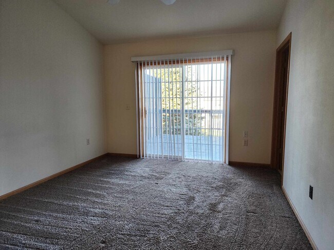 Building Photo - 3076 Selkirk Dr