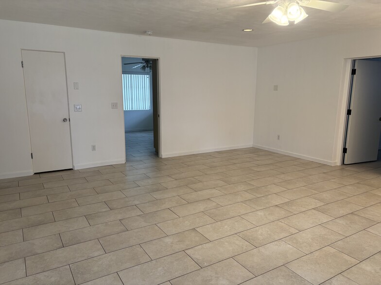 living/dining - 690 Avenue C SE
