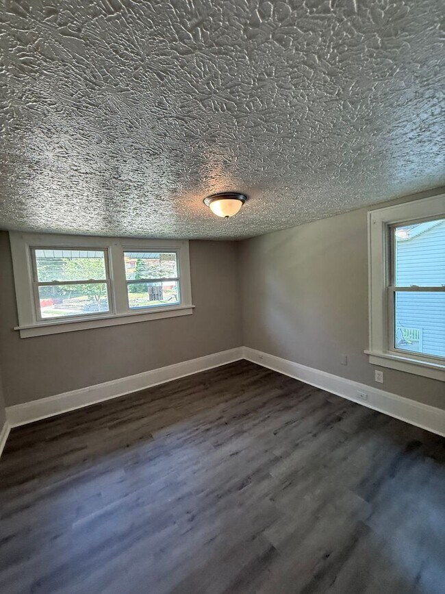 Building Photo - Coming Soon! Section 8 Accepted! Newly Ren...