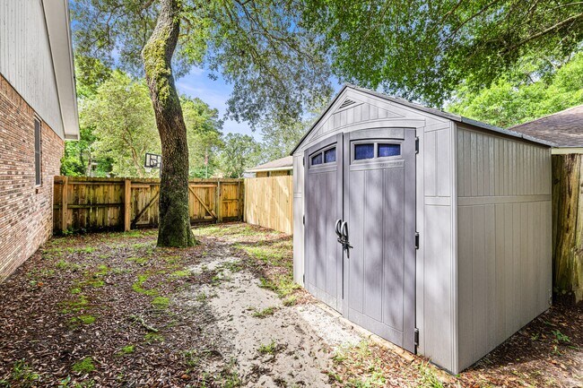 Building Photo - 507 Nassau Dr