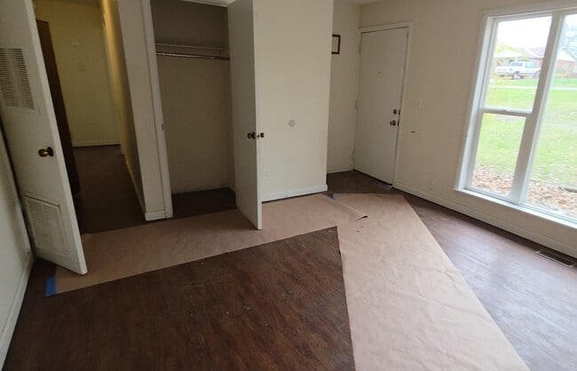 Building Photo - 316 E Lynda Dr