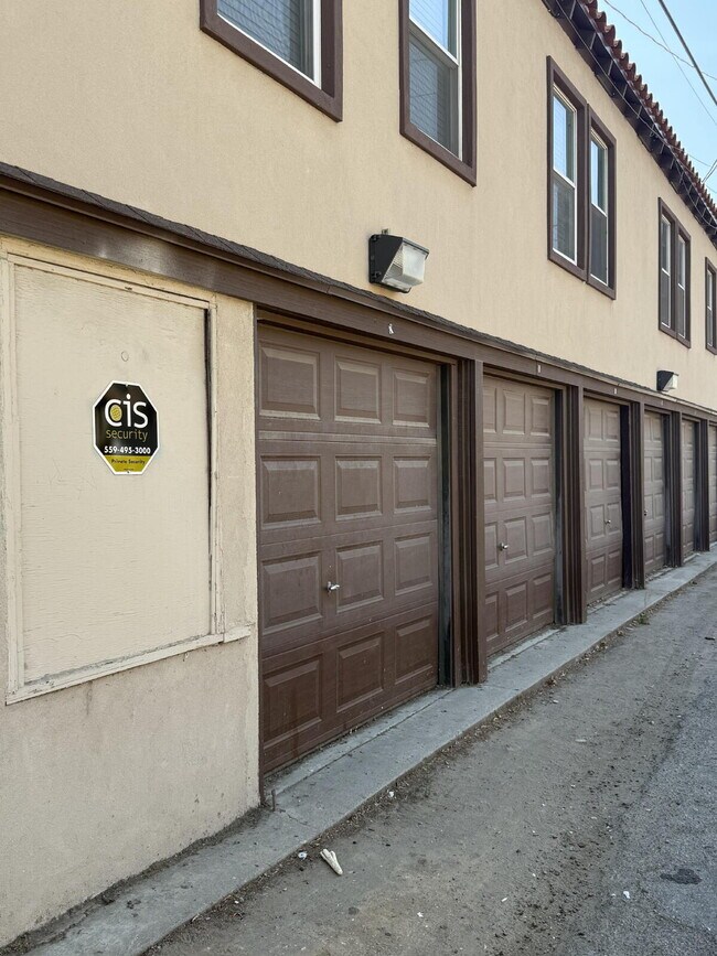 Building Photo - MOVE IN SPECIAL ***Reduced application fee...