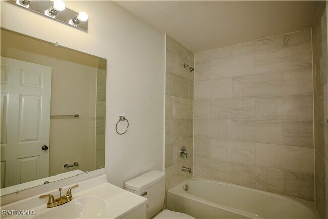 Building Photo - 1307 SE 8th Pl