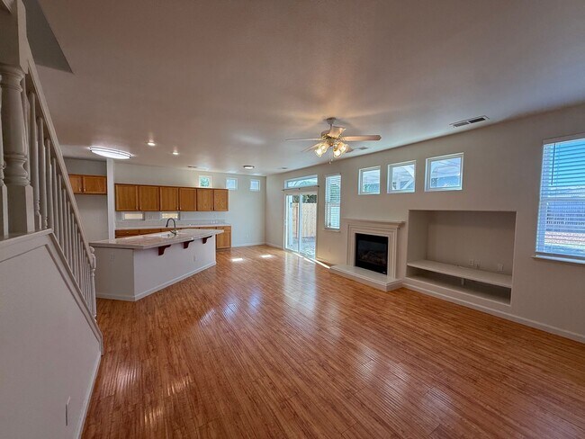 Building Photo - 4-bedroom two story in Sylvan School District!