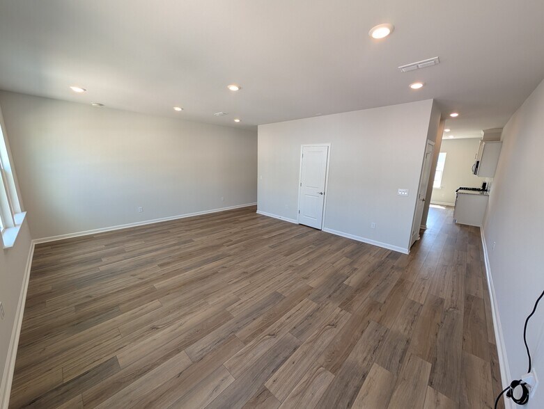 Building Photo - 1518 Tamarisk Ln
