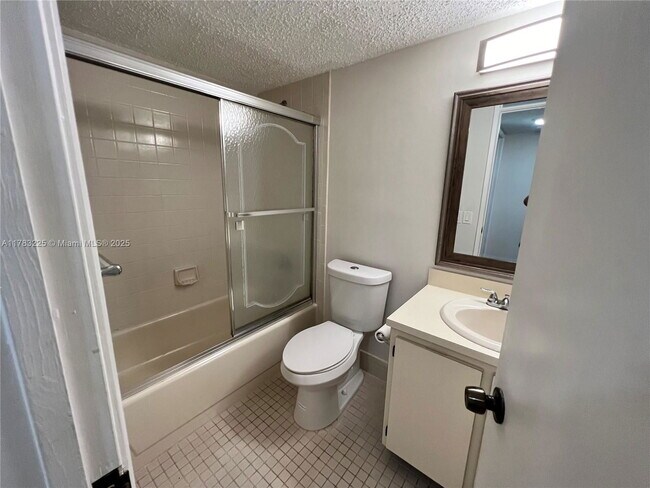 Building Photo - 2220 N Cypress Bend Dr