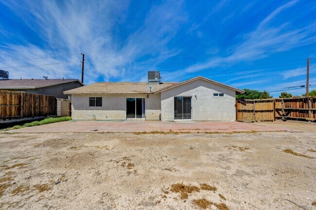 Building Photo - 2739 E Colton Ave