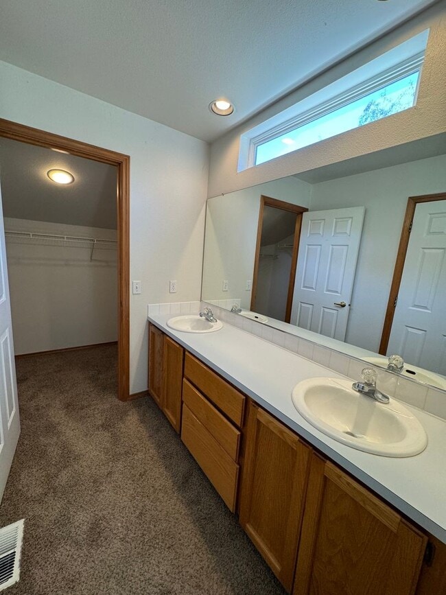 Building Photo - 12950 SW Mayview Way