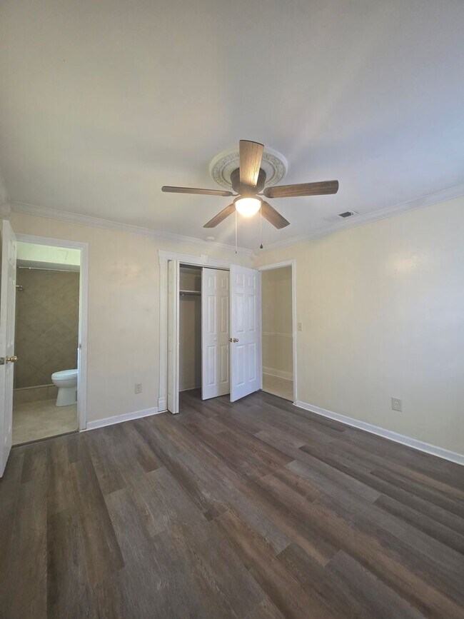 Building Photo - 3 bedroom 2 Bath Single Family Home