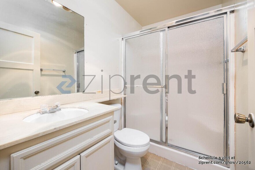 Building Photo - Unit A
