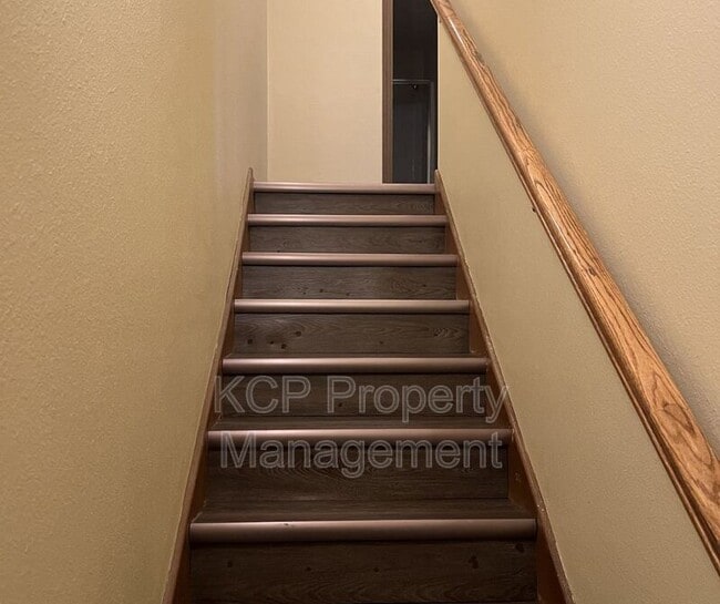 Building Photo - 3210 Phoenix Ave