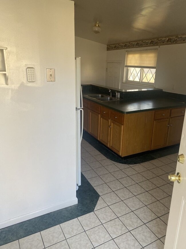 Building Photo - Cute with open floor plan, 3 bedroom, 1 bath Ranch with basement, freshly painted