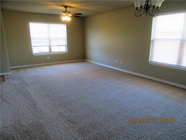Building Photo - 1725 Fairway Dr