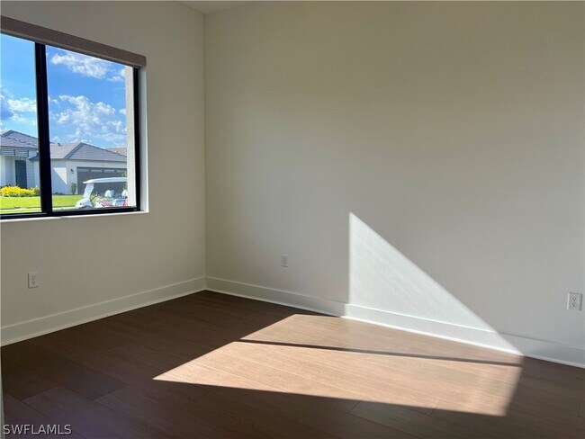 Building Photo - 5114 Panella Ave