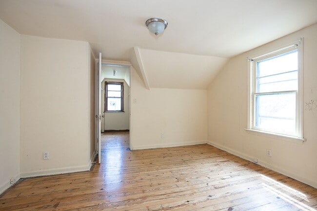 Building Photo - Convenient Showings — No Appointment Needed!