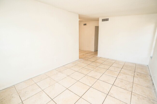Building Photo - 8707 N Mandarine Pl