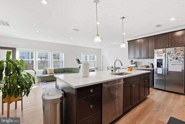 Building Photo - 46294 Mount Milstead Ter