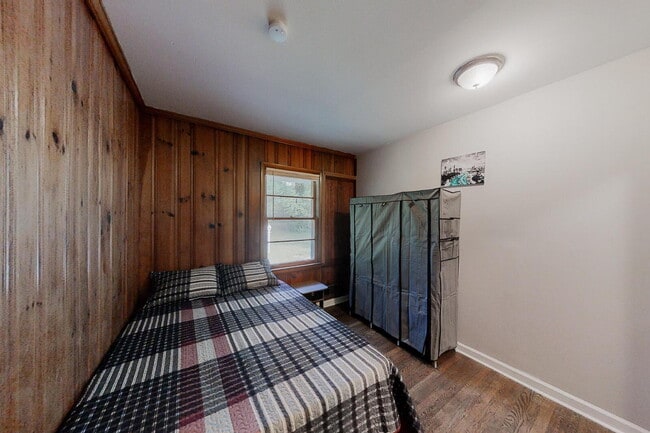 Building Photo - North Hairston | Hickory Hills Estates Home just an 8-minute walk to the transit stop at N Hairst...