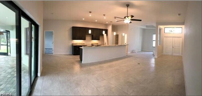 Building Photo - 815 SW 11th Ct