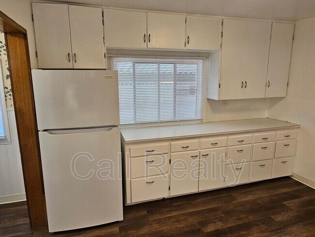 Building Photo - 12019 E Valleyway Ave
