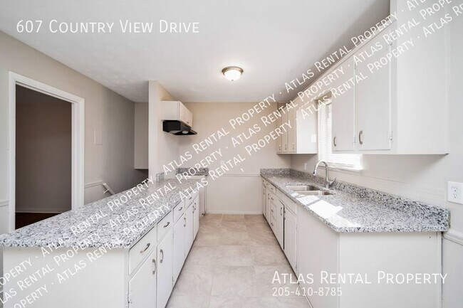 Building Photo - 607 Country View Dr NE