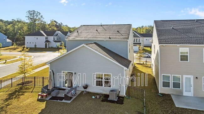 Building Photo - 18045 Stark Wy