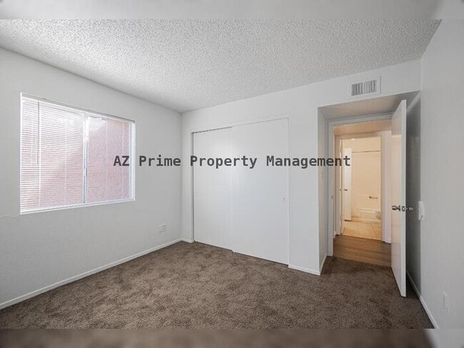 Building Photo - 900 S Hacienda Dr