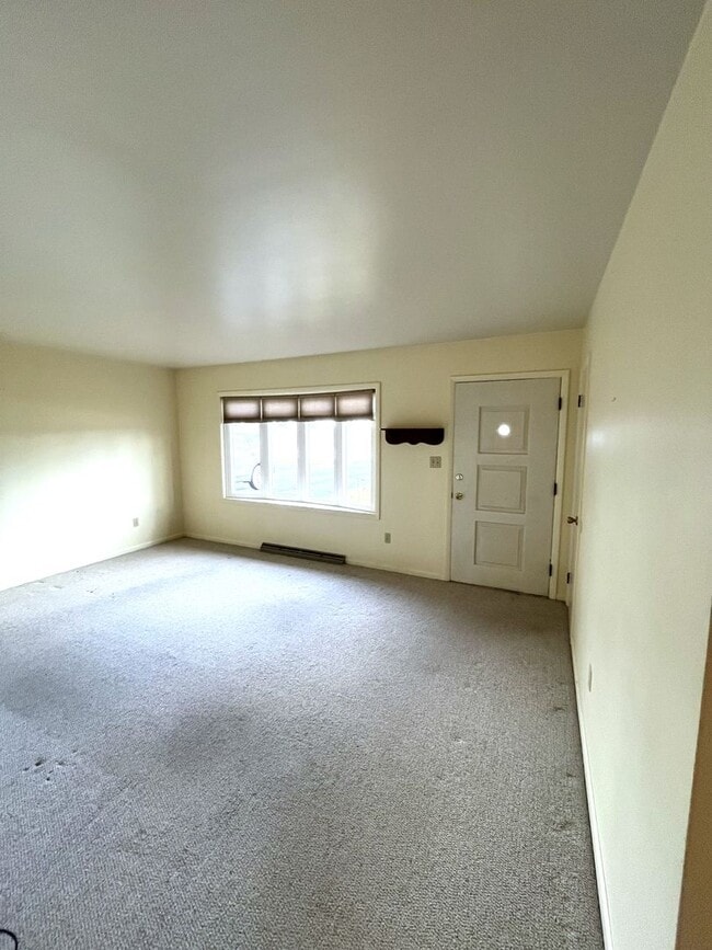 Building Photo - Beautifully Renovated Single-Family Ranch – 3 Beds, 2 Baths