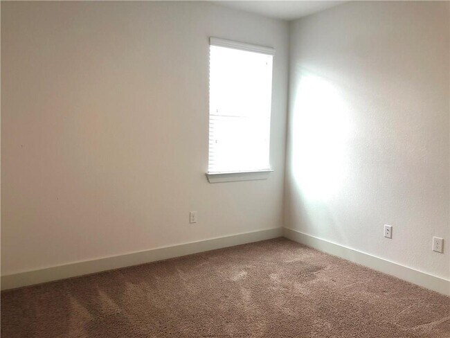 Building Photo - 2210 Capulet St