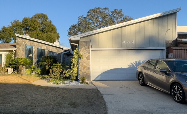 Building Photo - 931 Holbrook Cir