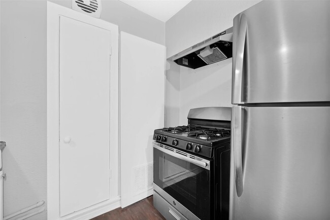 Primary Photo - 5532 Eskridge St