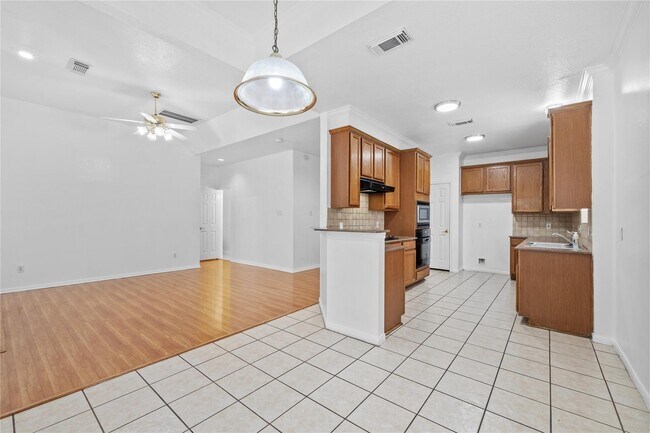 Building Photo - 2106 Hawks Rd
